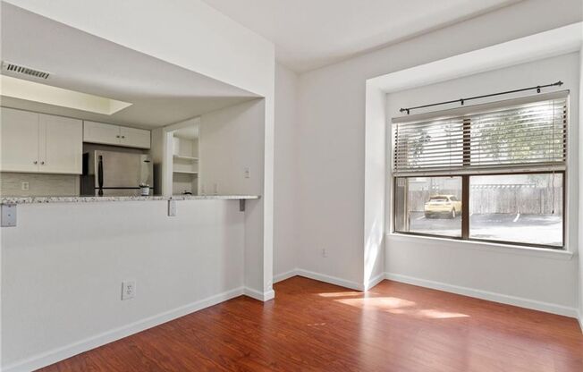 2 beds, 1 bath, $2,200, Unit 101