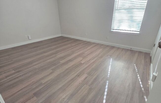 1 bed, 1 bath, 700 sqft, $999, Unit ELP2200-204