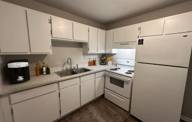 1 bed, 1 bath, 650 sqft, $995, Unit Sharp Lane-10