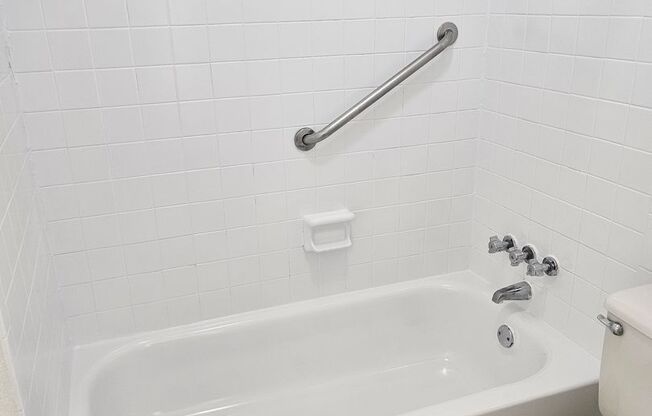 2 beds, 1 bath, 900 sqft, $1,145, Unit ELP2202-333