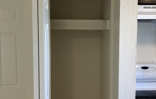 1 bed, 1 bath, 650 sqft, $1,100, Unit 126