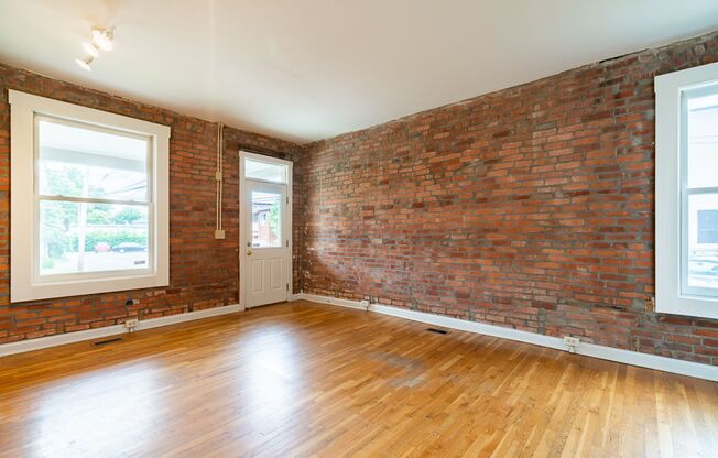 3 beds, 1.5 baths, $1,700, Unit 235 E. 3rd Ave