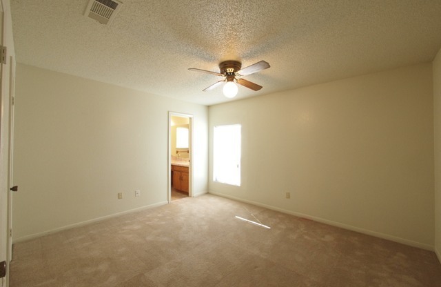 3 beds, 2 baths, $1,300