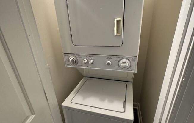 1 Bedroom 1 Bathroom Condo!