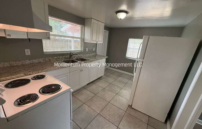 3/1 Remodeled Tampa Home- READY FOR IMMEDIATE MOVE IN!!