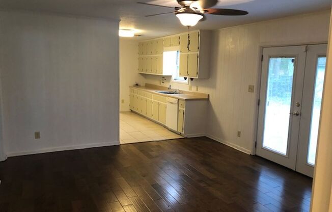 3 beds, 2 baths, $1,500