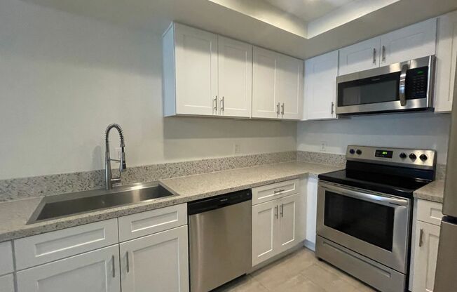 Completely Remodeled 3 Bedroom in San Diego!! Water/Trash Included