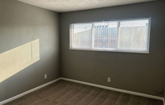 2 beds, 1 bath, 750 sqft, $1,070, Unit B04 1034 16