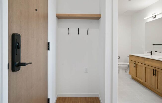 1 bed, 1 bath, 637 sqft, $1,675, Unit 407