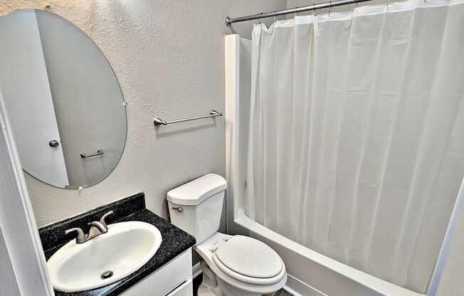 2 beds, 2.5 baths, 1,372 sqft, $995, Unit 5C