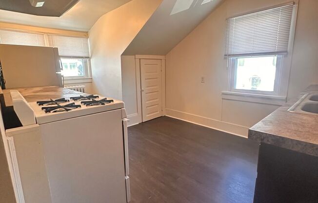 1 bed, 1 bath, $1,045