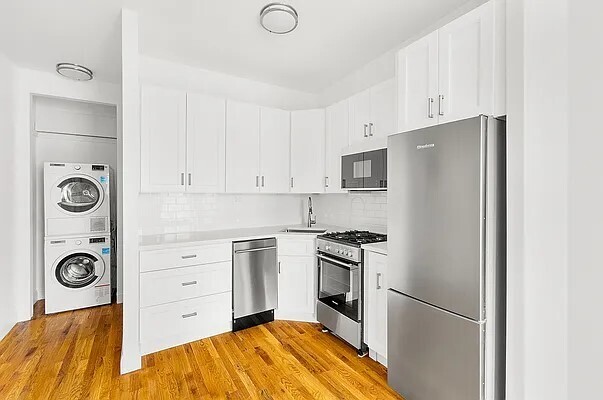 306 SAINT JAMES PL