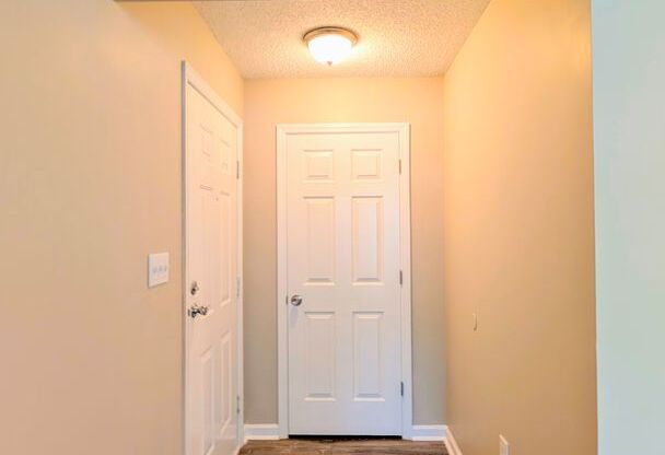 Remodeled and Move-in Ready Condo! | 1 br 1ba | Near NEGA Medical Center