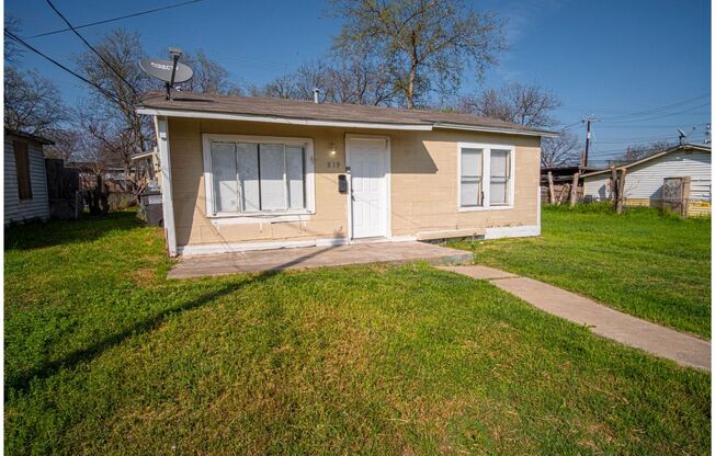 Great Home Near AT&T Center and Downtown!