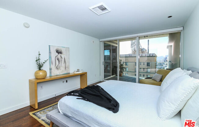 2 beds, 2.5 baths, 1,700 sqft, $5,250, Unit 10N