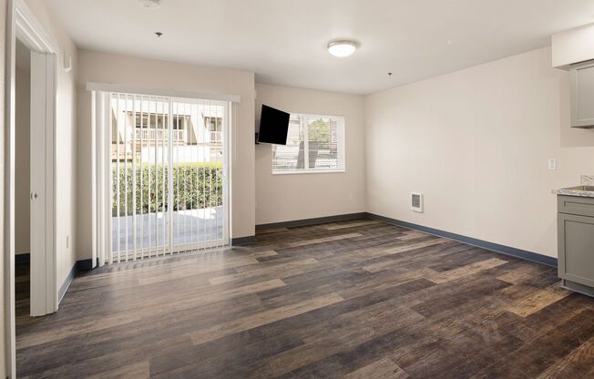 1 bed, 1 bath, 553 sqft, $1,250, Unit 303