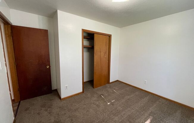 2 beds, 1 bath, $995