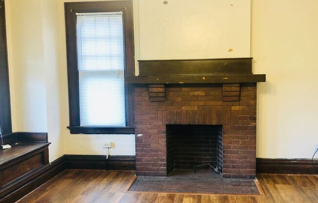 1 bed, 1 bath, 700 sqft, $850, Unit 215 Apt. A