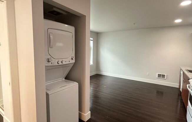 Studio, 1 bath, $1,195, Unit 310