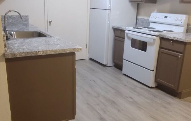 3 beds, 2 baths, $1,750, Unit 243