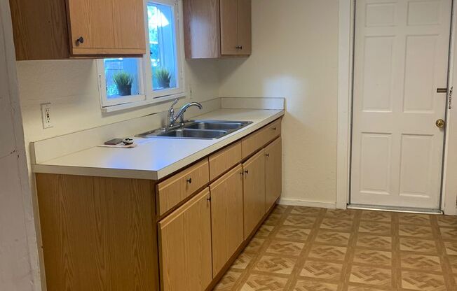 1 bed, 1 bath, $1,295