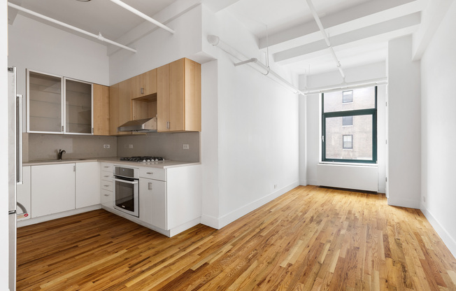 14 E 4 ST