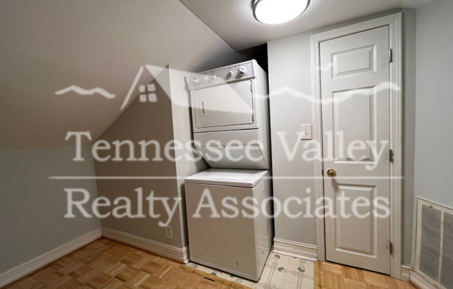 1 br/1 bath close to downtown Knoxville and UT campus!