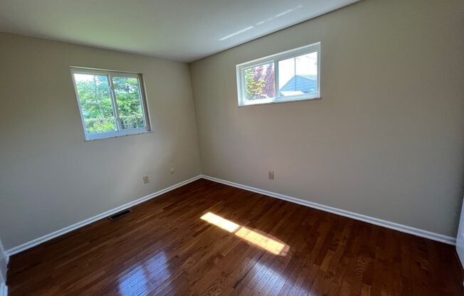 2 beds, 1 bath, 800 sqft, $995