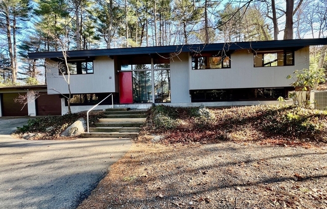 12 WHITE PINE LN