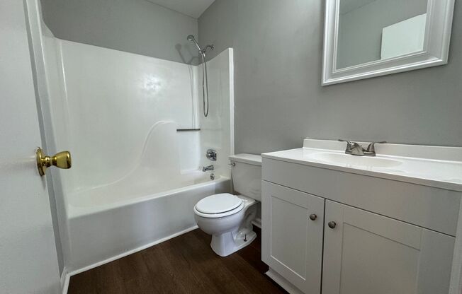 2 beds, 1 bath, 864 sqft, $750, Unit F46