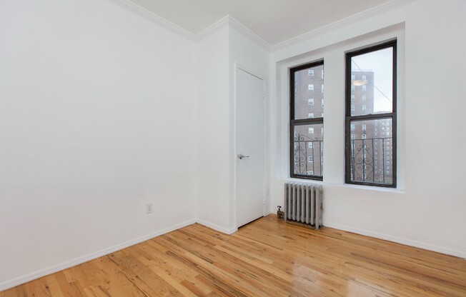 403 E 8 ST