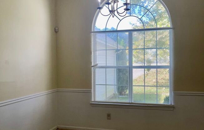 Spacious 3 Bed/2 Bath Ranch in on Quiet Well Kept Street!!