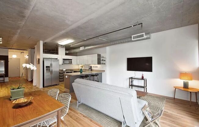 Beautiful Furnished Downtown Apartment For Rent!