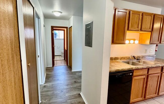 2 beds, 1 bath, 900 sqft, $1,295, Unit 56