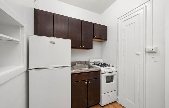 Studio, 1 bath, 325 sqft, $1,250, Unit 203
