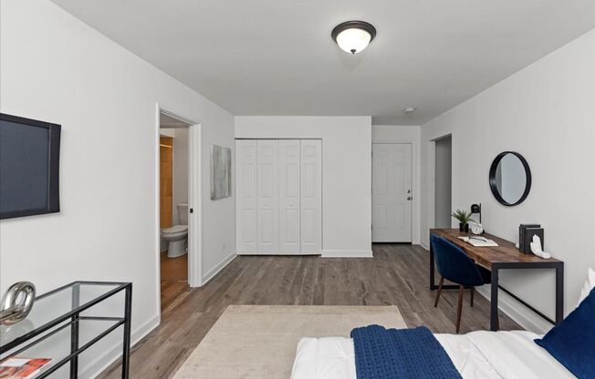 Studio, 1 bath, 475 sqft, $1,400, Unit 305