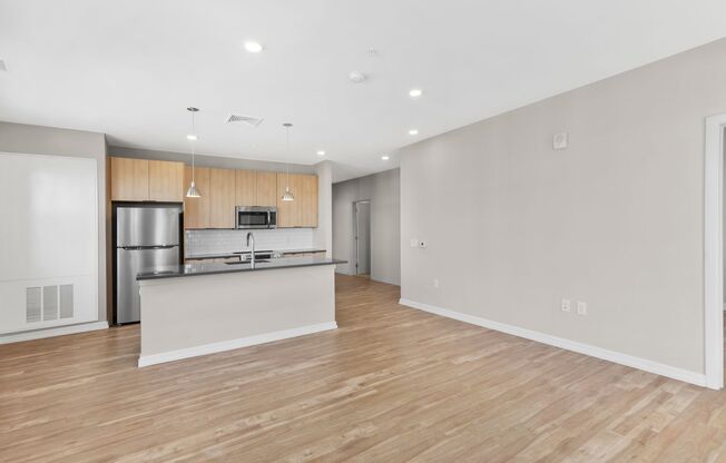 2 beds, 1 bath, 913 sqft, $3,560, Unit 402