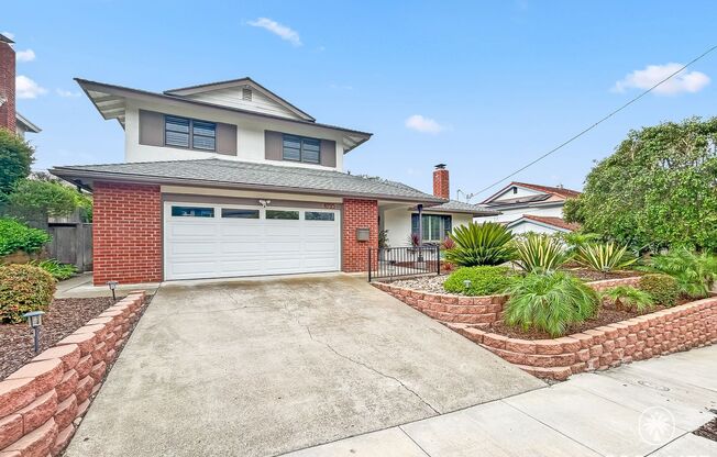Stunning 4BD/2.5 BA W/ Large Backyard and Attached Garage in Clairemont!