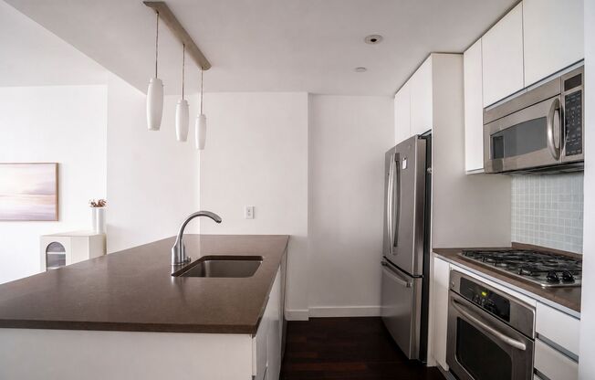 1 bed, 1 bath, 706 sqft, $4,795, Unit 22G
