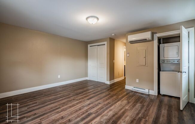 Studio, 1 bath, $1,050, Unit 866 N. High St. Apt. 7