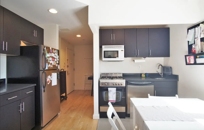 2 beds, 1 bath, 600 sqft, $3,300, Unit A10A