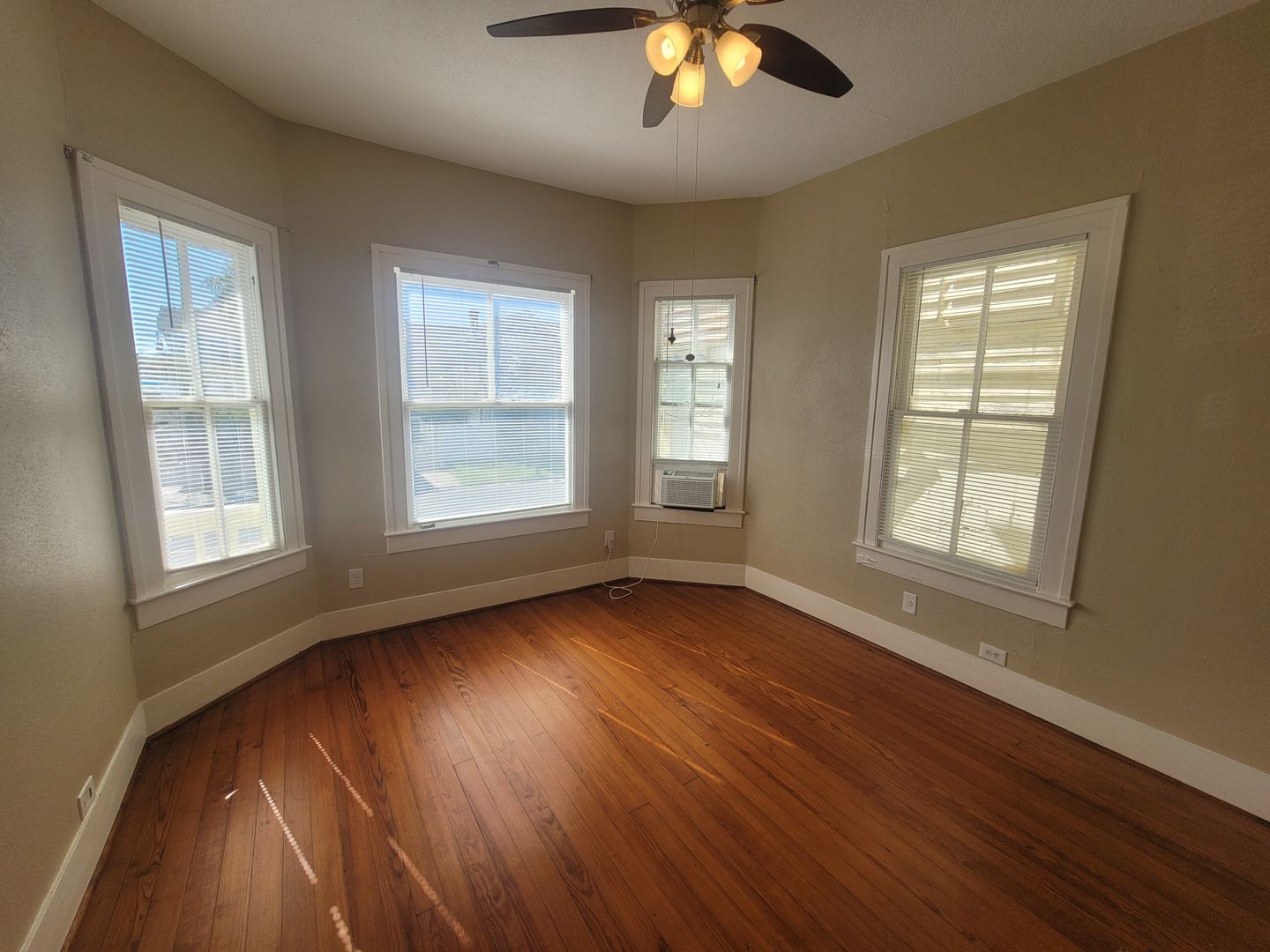 East End Upstairs 2 Bedroom Cottage