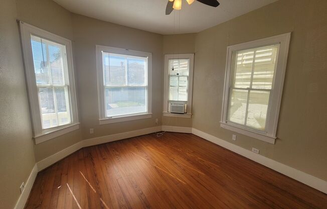 2 beds, 1 bath, $1,150