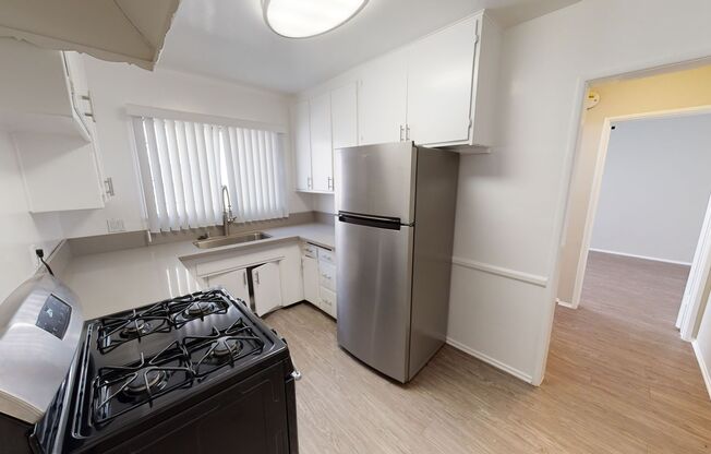 FREE RENT! BEAUTIFUL 2 BDRM / 1 BATH APT. FOR RENT IN VALLEY VILLAGE!