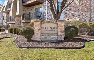 Chic & Updated 1-Bedroom Condo Near the Plaza – Pool, Parking & In-Unit Laundry!