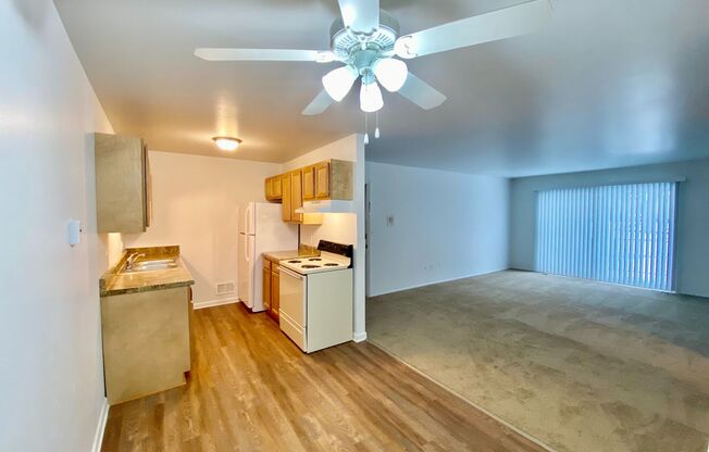 2 beds, 1 bath, 850 sqft, $1,295, Unit 901