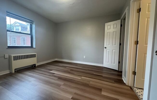 1 bed, 1 bath, 450 sqft, $1,549, Unit 5326 Fifth Ave. #21