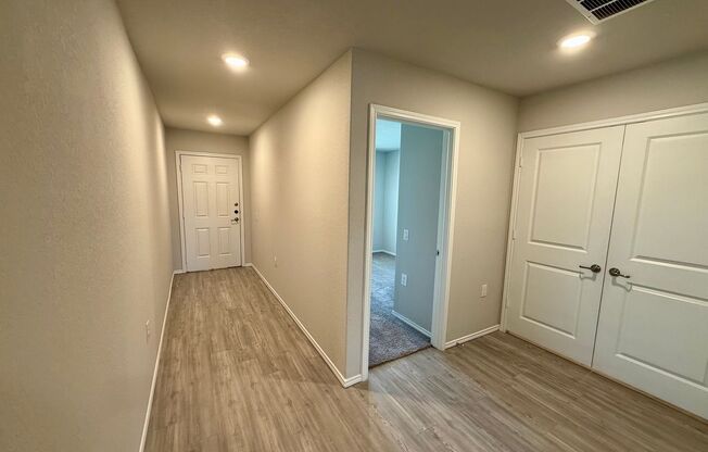 Beautiful home right next to Mission del Lago Golf Course!