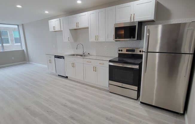 1 bed, 1 bath, 755 sqft, $1,650, Unit 1107