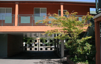 2 beds, 2 baths, $1,495, Unit 210